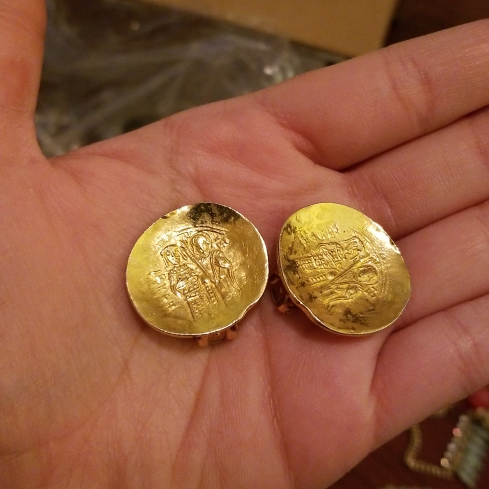 Alva Museum gold earrings
